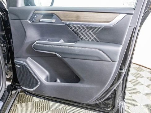 Used 2024 GMC Acadia Denali image 41