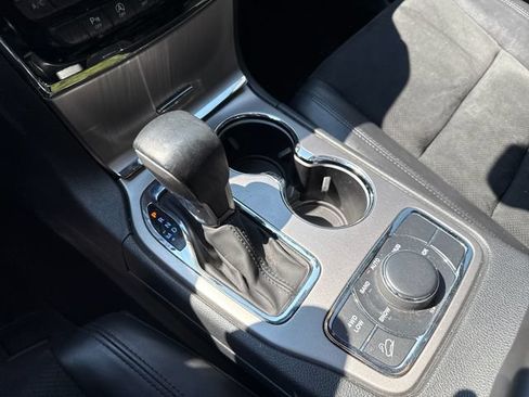 Used 2019 Jeep Grand Cherokee Altitude AWD/4WD image 26