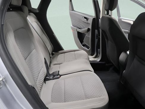 Used 2022 Ford Escape SE image 25