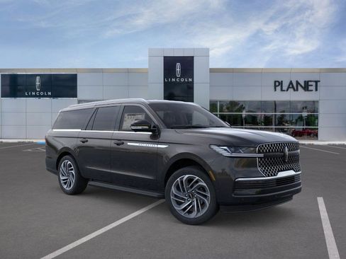 New 2026 Lincoln Navigator L Premier image 7