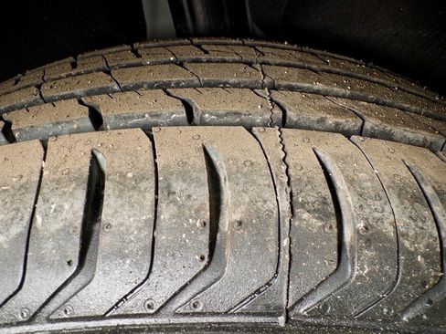 Used 2019 Chevrolet Bolt Premier w/ Infotainment Package image 33