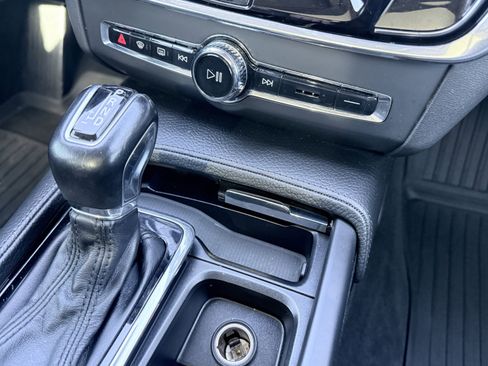 Used 2018 Volvo S90 T5 Momentum w/ Convenience Package image 38