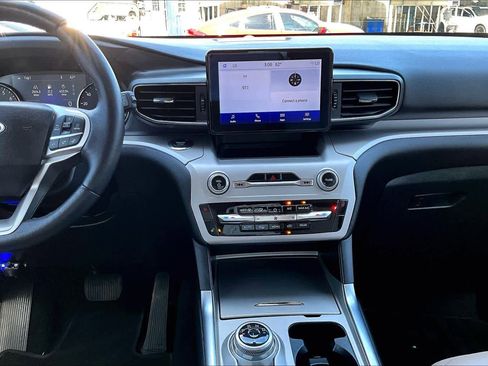 Used 2023 Ford Explorer XLT w/ Equipment Group 202A image 7