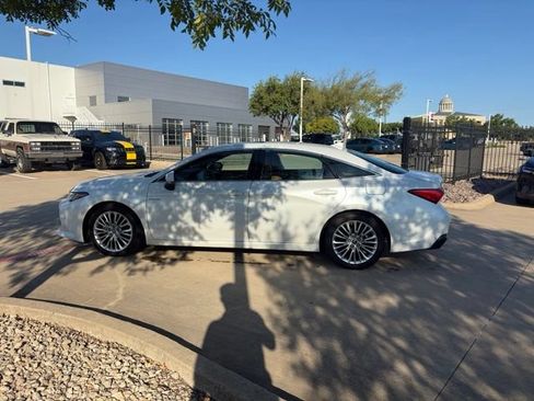 Used 2019 Toyota Avalon Limited w/ Advanced Safety Package FWD image 8
