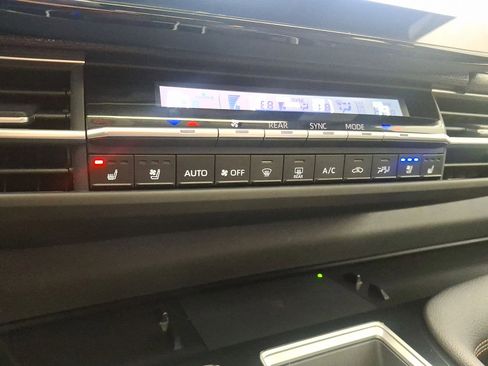 Certified 2025 Toyota Sienna Limited image 19