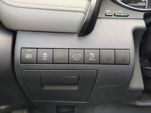 Used 2020 Toyota Camry SE AWD/4WD image 11