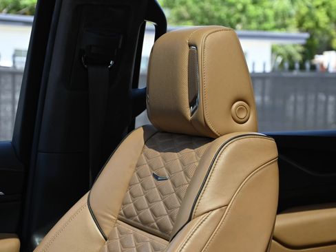 Used 2021 Cadillac Escalade ESV Sport AWD/4WD image 13