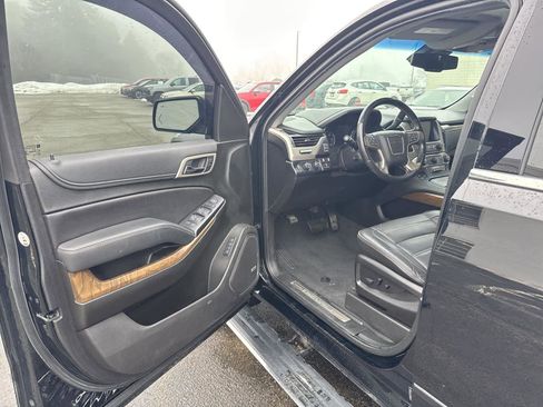 Used 2019 GMC Yukon Denali w/ Denali Ultimate Package image 2