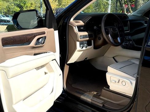 Used 2023 GMC Yukon XL Denali image 8