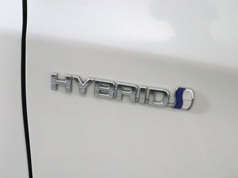 Used 2015 Toyota Prius Four image 6