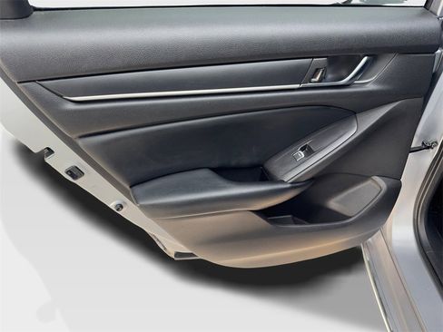 Used 2018 Honda Accord EX image 37