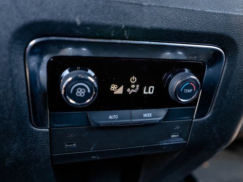 Certified 2025 Chevrolet Suburban LT AWD/4WD image 31