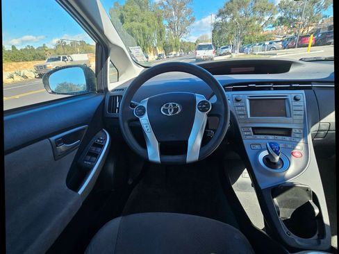 Used 2015 Toyota Prius Two image 25