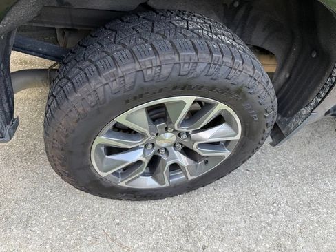 Used 2022 Chevrolet Silverado 1500 LT AWD/4WD image 4