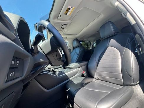 Used 2024 Toyota Highlander XLE AWD/4WD image 18