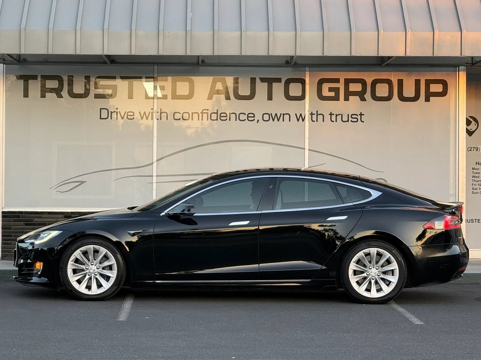 Used 2017 Tesla Model S 75D AWD/4WD image 4