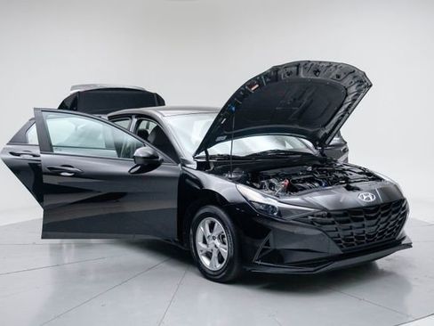 Used 2023 Hyundai Elantra SE image 15