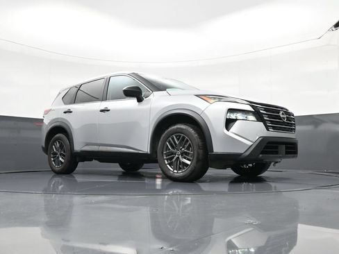 Certified 2024 Nissan Rogue S FWD image 16