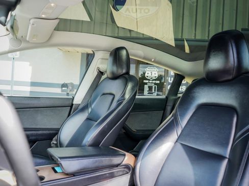 Used 2022 Tesla Model Y Long Range image 17