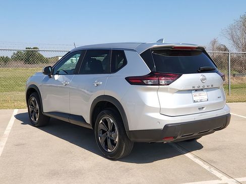 Used 2025 Nissan Rogue SV image 7