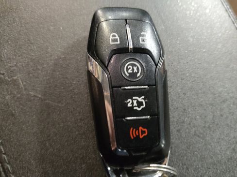 Used 2016 Lincoln MKX Reserve w/ Technology Package FWD image 32