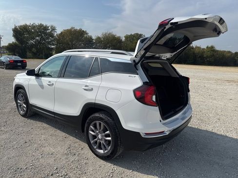 Used 2023 GMC Terrain SLT image 4
