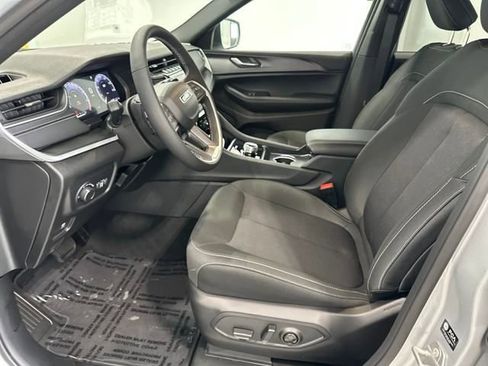 New 2025 Jeep Grand Cherokee Laredo w/ Luxury Tech Group I image 4