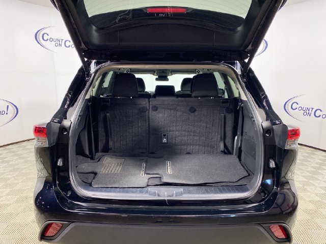 Used 2024 Toyota Highlander LE AWD/4WD image 7