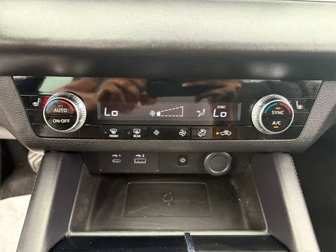 Used 2023 Mitsubishi Outlander SE image 22