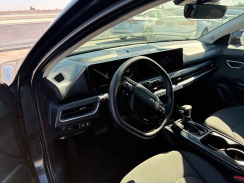 Used 2025 Nissan Altima 2.5 SV FWD image 33
