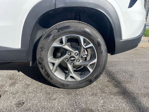 Used 2025 Chevrolet Trax LT image 29