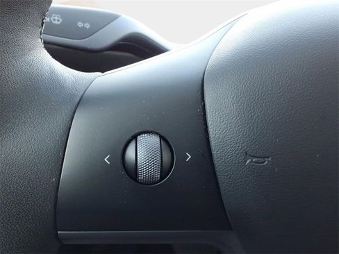 Used 2021 Tesla Model Y Long Range image 20