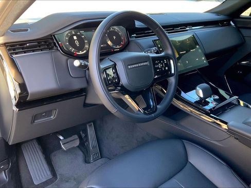 Used 2025 Land Rover Range Rover Sport Dynamic SE image 17