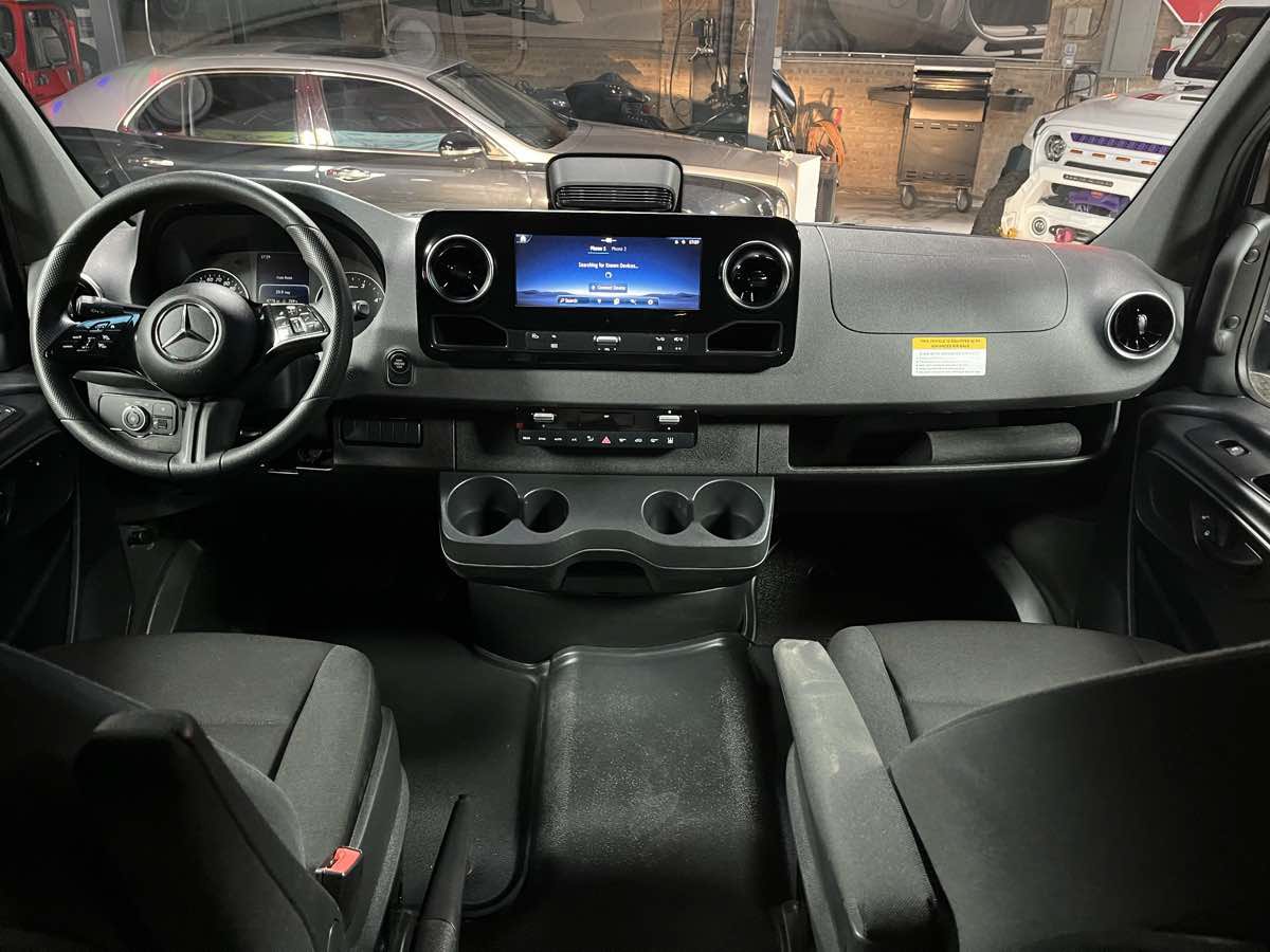 Used 2025 Mercedes-Benz Sprinter 2500 image 11