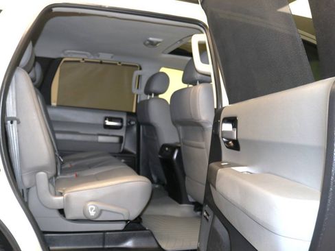 Used 2017 Toyota Sequoia Limited w/ Safety & Convenience Package AWD/4WD image 93