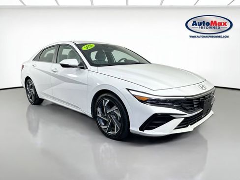 Used 2025 Hyundai Elantra Limited FWD image 1