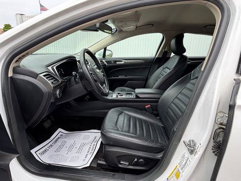 Used 2018 Ford Fusion SE w/ Equipment Group 602A FWD image 10