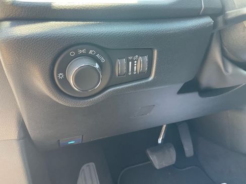 New 2027 Chrysler Pacifica Select w/ Family Tech Group FWD image 16
