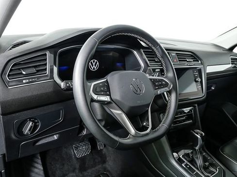 Certified 2023 Volkswagen Tiguan SE image 4