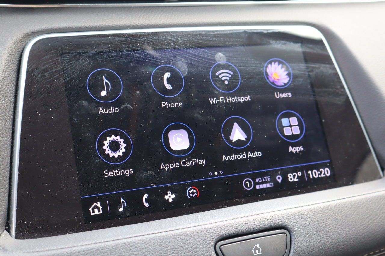 Used 2023 Cadillac XT4 Luxury w/ Cold Weather Package FWD image 9