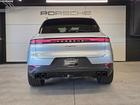 Certified 2024 Porsche Cayenne AWD/4WD image 7