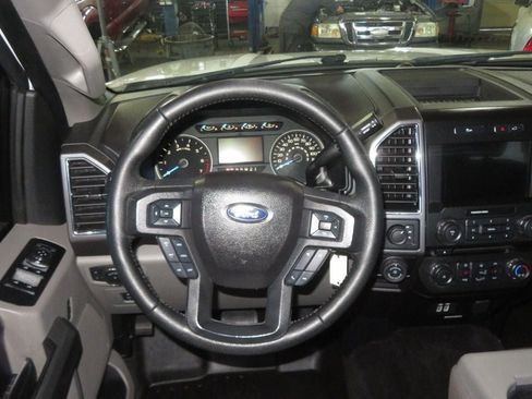Used 2016 Ford F150 XLT w/ Equipment Group 302A Luxury AWD/4WD image 36