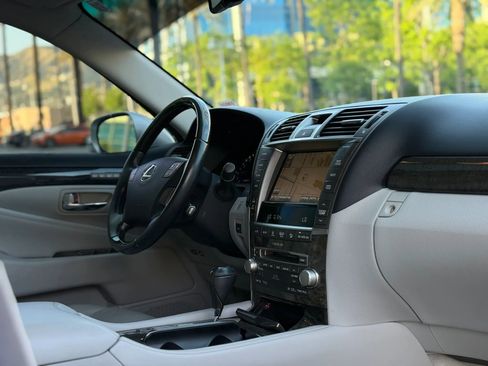 Used 2010 Lexus LS 460 RWD image 22