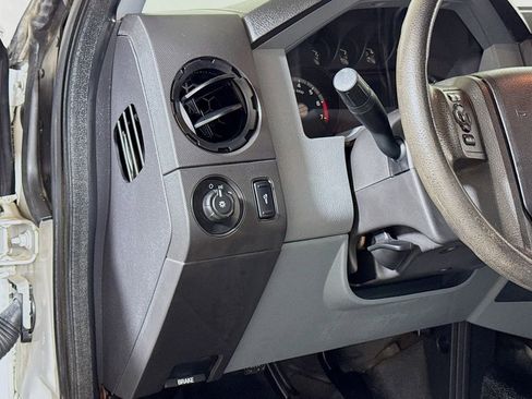 Used 2015 Ford F250 XL w/ XL Appearance Package AWD/4WD image 8