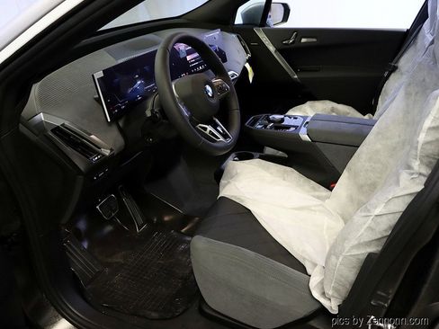 Used 2026 BMW iX xDrive60 image 11