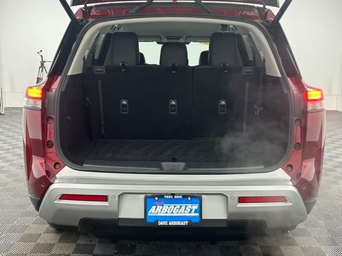 Used 2025 Nissan Pathfinder SL image 15