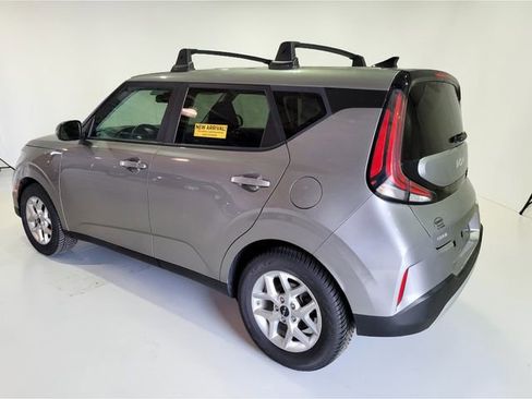 Used 2023 Kia Soul LX w/ LX Technology Package image 14