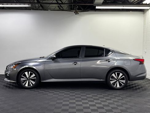 Used 2022 Nissan Altima 2.5 SV w/ SV Premium Package AWD/4WD image 3