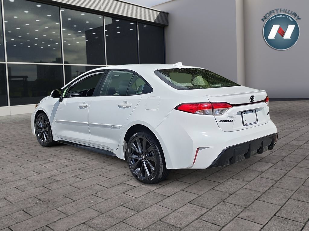 Used 2024 Toyota Corolla SE FWD image 3
