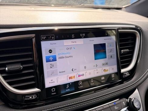 New 2026 Chrysler Pacifica Select image 46